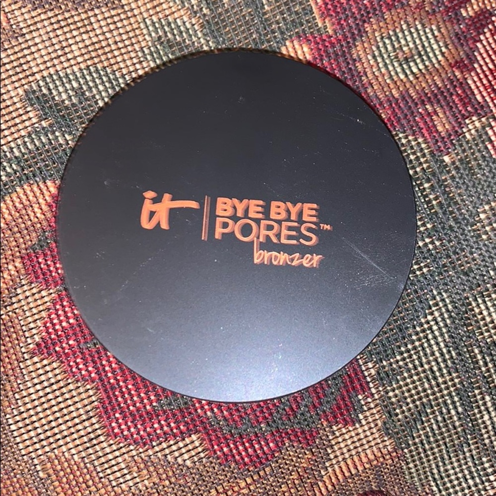 It cosmetics bye bye pores bronzer never used